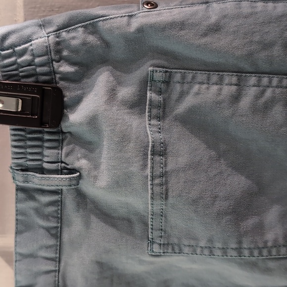 Hearts of Palm Petite Blue Capris - Picture 4 of 7